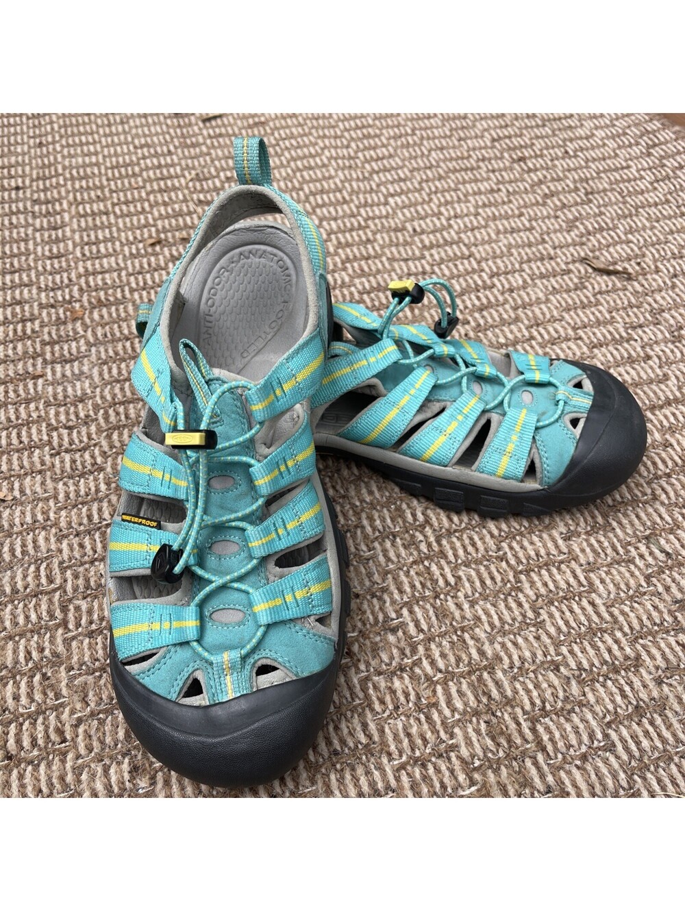 Keen Newport H2 Women’s Hiking Sandal Size 11